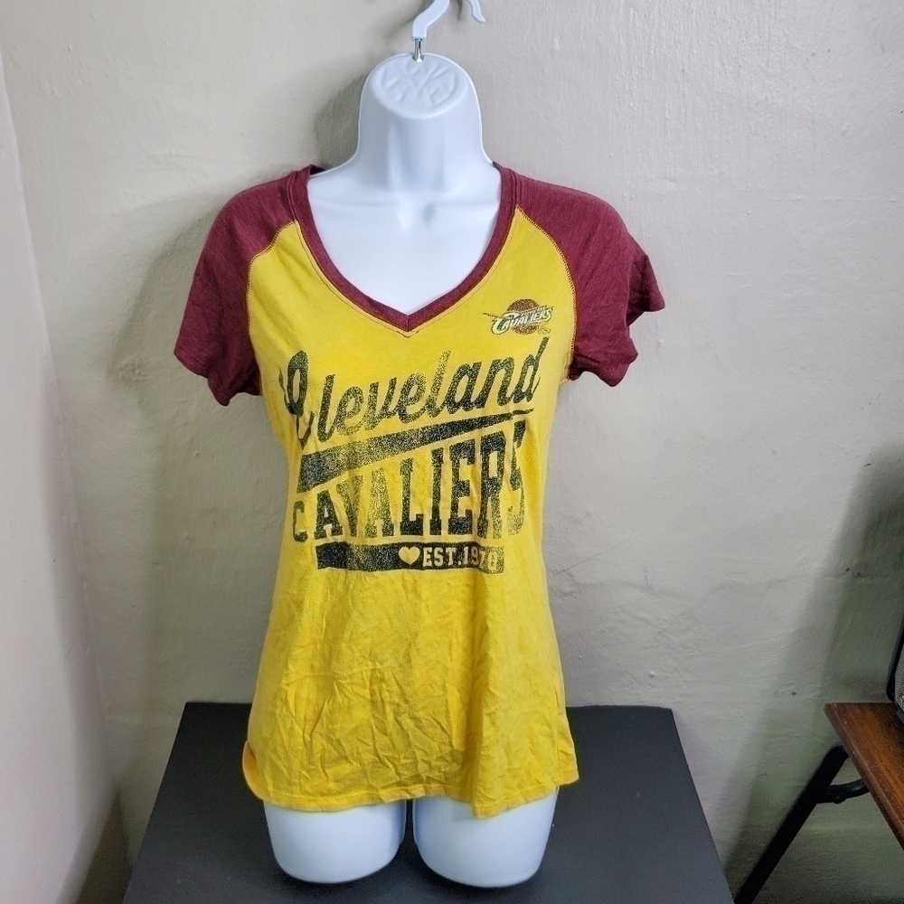 NBA CLEVELAND CAVALIERS WOMEN SHORT SLEEVE SHIRT SIZE MEDIUM